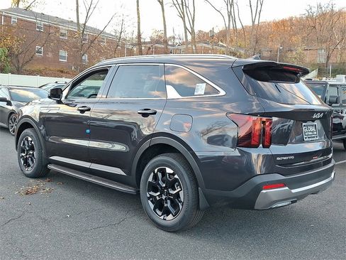 New 2026 Kia Sorento S image 3