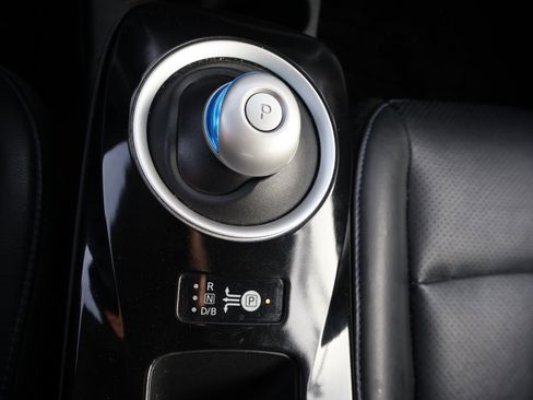 Used 2015 Nissan Leaf SL w/ Premium Package image 31