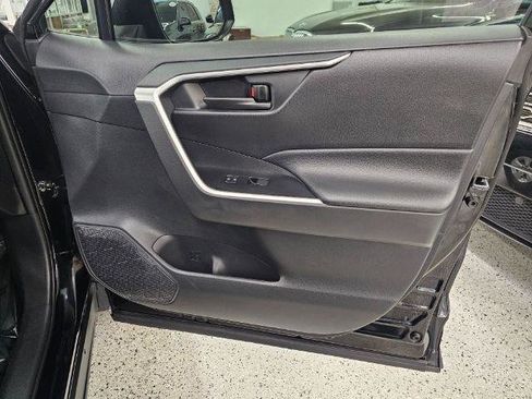 Used 2021 Toyota RAV4 LE AWD/4WD image 28
