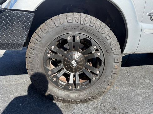 Used 2014 Ford F250 Lariat w/ Lariat Interior Package image 28