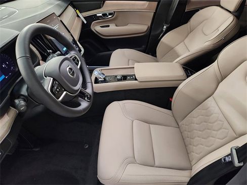 New 2026 Volvo XC90 B6 Plus w/ Protection Package Premier image 14