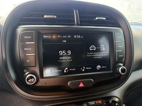Used 2025 Kia Soul LX FWD image 17