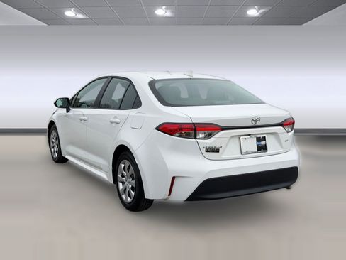 Used 2024 Toyota Corolla LE image 3