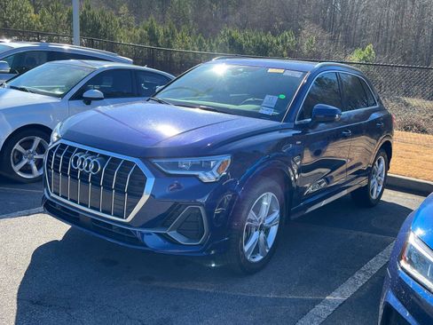 Certified 2022 Audi Q3 2.0T Premium Plus w/ Premium Plus Package image 1