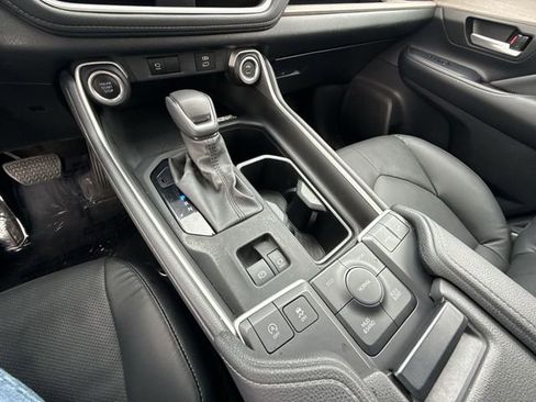 Used 2024 Toyota Grand Highlander AWD image 21