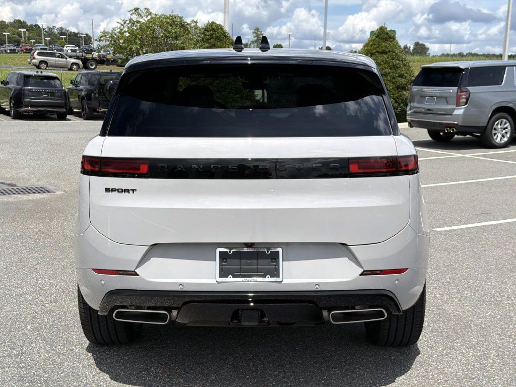 New 2026 Land Rover Range Rover Sport Dynamic SE AWD/4WD image 4
