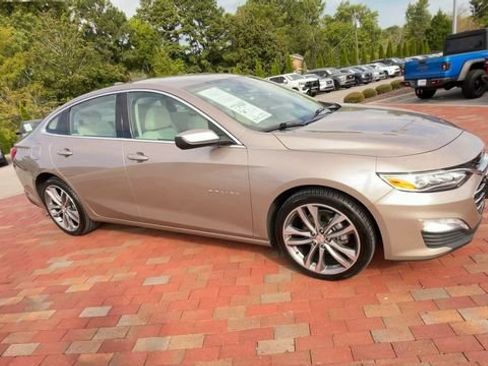 Used 2024 Chevrolet Malibu LT FWD image 3