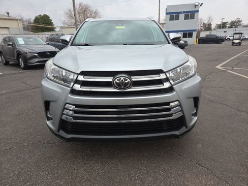 Used 2019 Toyota Highlander Limited image 2