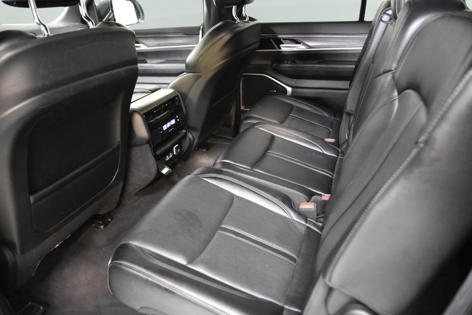 Used 2024 Jeep Wagoneer Series II w/ Flexible Seating Group RWD image 32