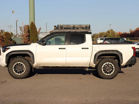 Used 2024 Toyota Tacoma TRD Off-Road w/ TRD Off Road Premium Package AWD/4WD image 8