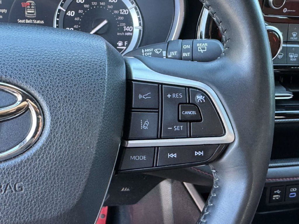 Used 2022 Toyota Highlander XSE AWD/4WD image 12
