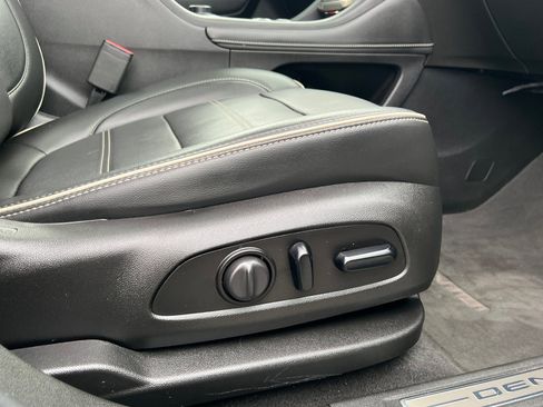 Used 2021 GMC Acadia Denali w/ Denali Ultimate Package image 23