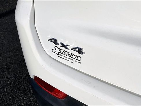 Certified 2025 Jeep Compass Sport image 33