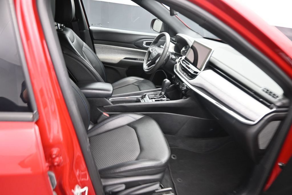 Used 2024 Jeep Compass Latitude AWD/4WD image 11