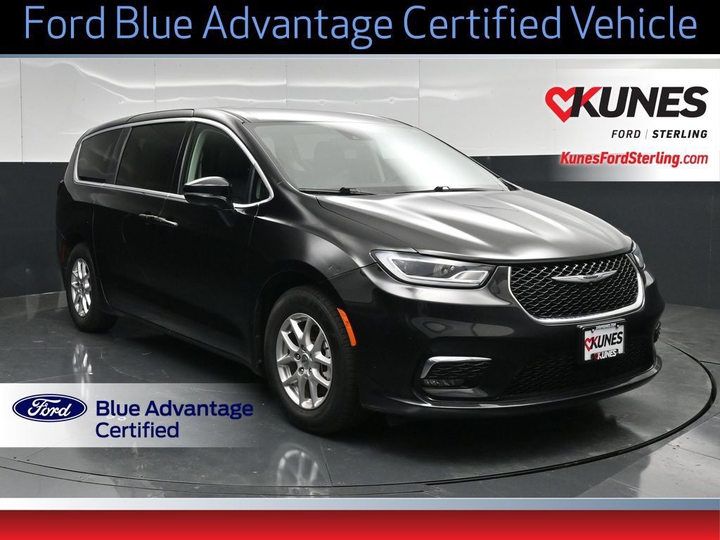 Used 2024 Chrysler Pacifica Touring-L FWD image 1