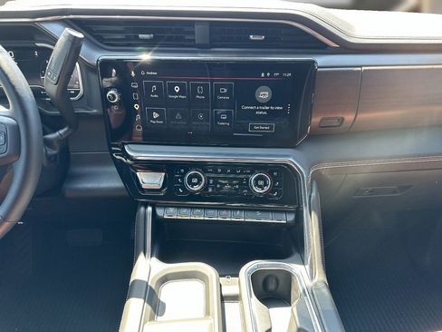 Certified 2025 GMC Sierra 2500 Denali Ultimate AWD/4WD image 8