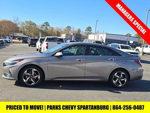 Used 2023 Hyundai Elantra Limited w/ Preferred Accessory Package image 9