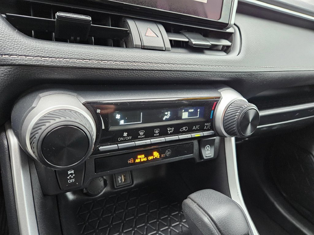 Used 2025 Toyota RAV4 LE AWD/4WD image 25