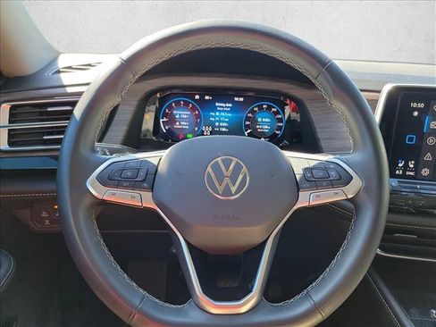 Used 2024 Volkswagen Atlas SEL AWD/4WD image 16