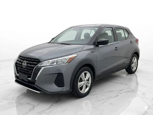Used 2023 Nissan Kicks S image 2