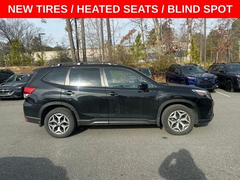 Used 2023 Subaru Forester Premium image 3