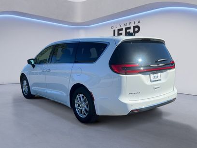 New 2026 Chrysler Pacifica Select