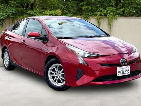 Used 2018 Toyota Prius Two w/ Prius Two Safety Plus Package FWD image 1