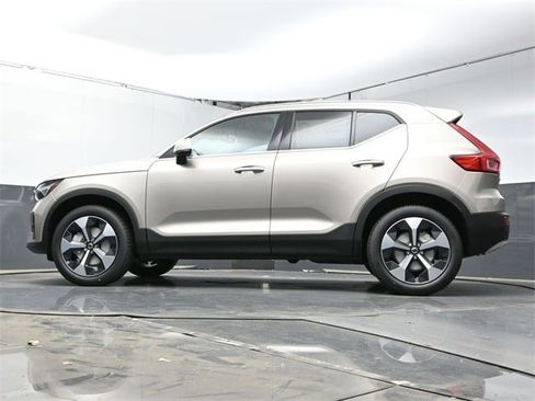 New 2024 Volvo XC40 B5 Plus w/ Protection Package Premier image 27