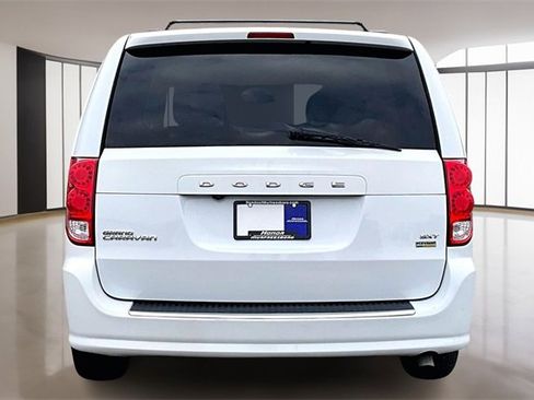 Used 2019 Dodge Grand Caravan SXT image 5
