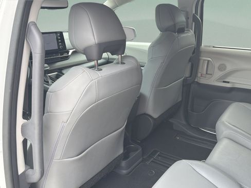 Used 2023 Toyota Sienna XLE FWD image 24