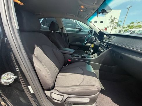 Used 2017 Kia Optima LX FWD image 14