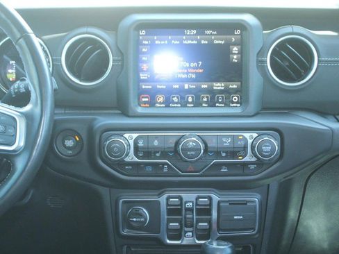 Used 2022 Jeep Wrangler Unlimited Sahara w/ Cold Weather Group image 16