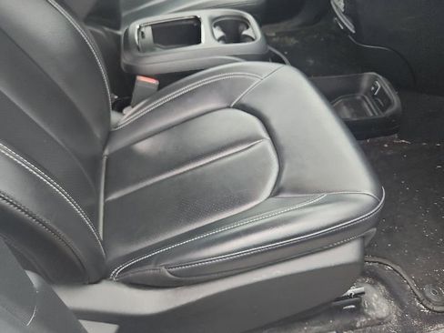 Used 2023 Chrysler Pacifica Touring-L w/ S Appearance Package FWD image 3