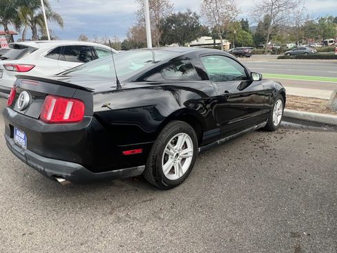 Used 2010 Ford Mustang Coupe image 4