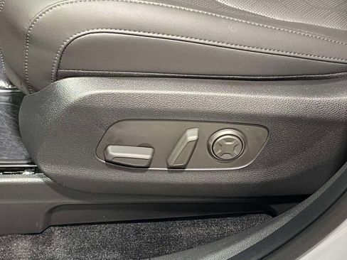 New 2026 Kia Carnival EX FWD image 16
