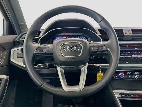 Used 2025 Audi Q3 2.0T Premium image 18