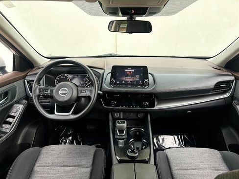 Used 2021 Nissan Rogue SV image 13