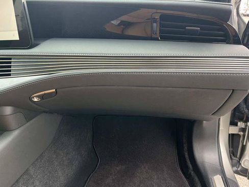 Certified 2023 Lexus LS 500 w/ Accessory Package (Z2) RWD image 26