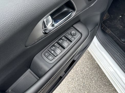 New 2026 Chrysler Pacifica Select w/ S Appearance Package image 13