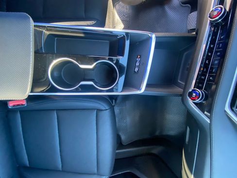 Used 2025 Chevrolet Equinox LT w/ Convenience Package II FWD image 18