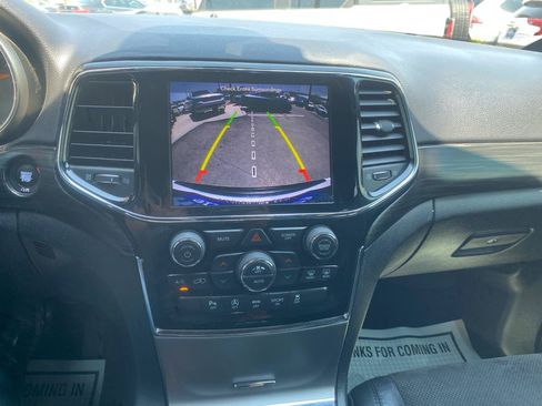 Used 2019 Jeep Grand Cherokee Altitude RWD image 24