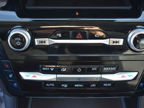 Used 2023 Ford Explorer Limited image 28