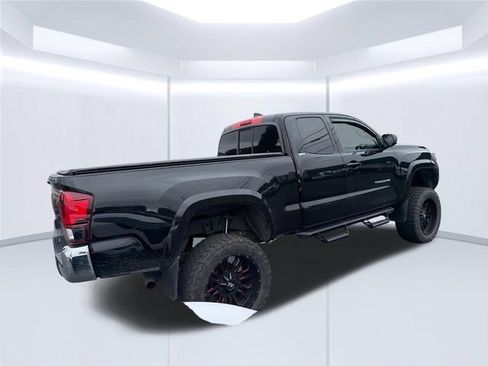 Used 2021 Toyota Tacoma SR5 w/ SR5 Appearance Package (SM) AWD/4WD image 5