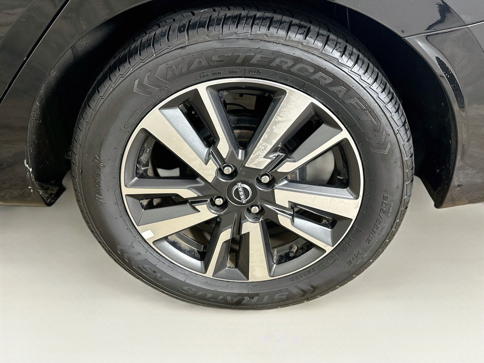 Used 2025 Nissan Versa SV FWD image 11