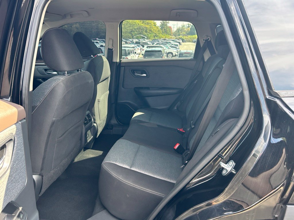Used 2022 Nissan Rogue SV FWD image 9