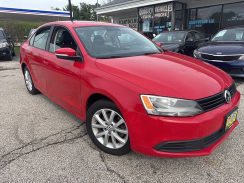 Used 2011 Volkswagen Jetta SE image 3