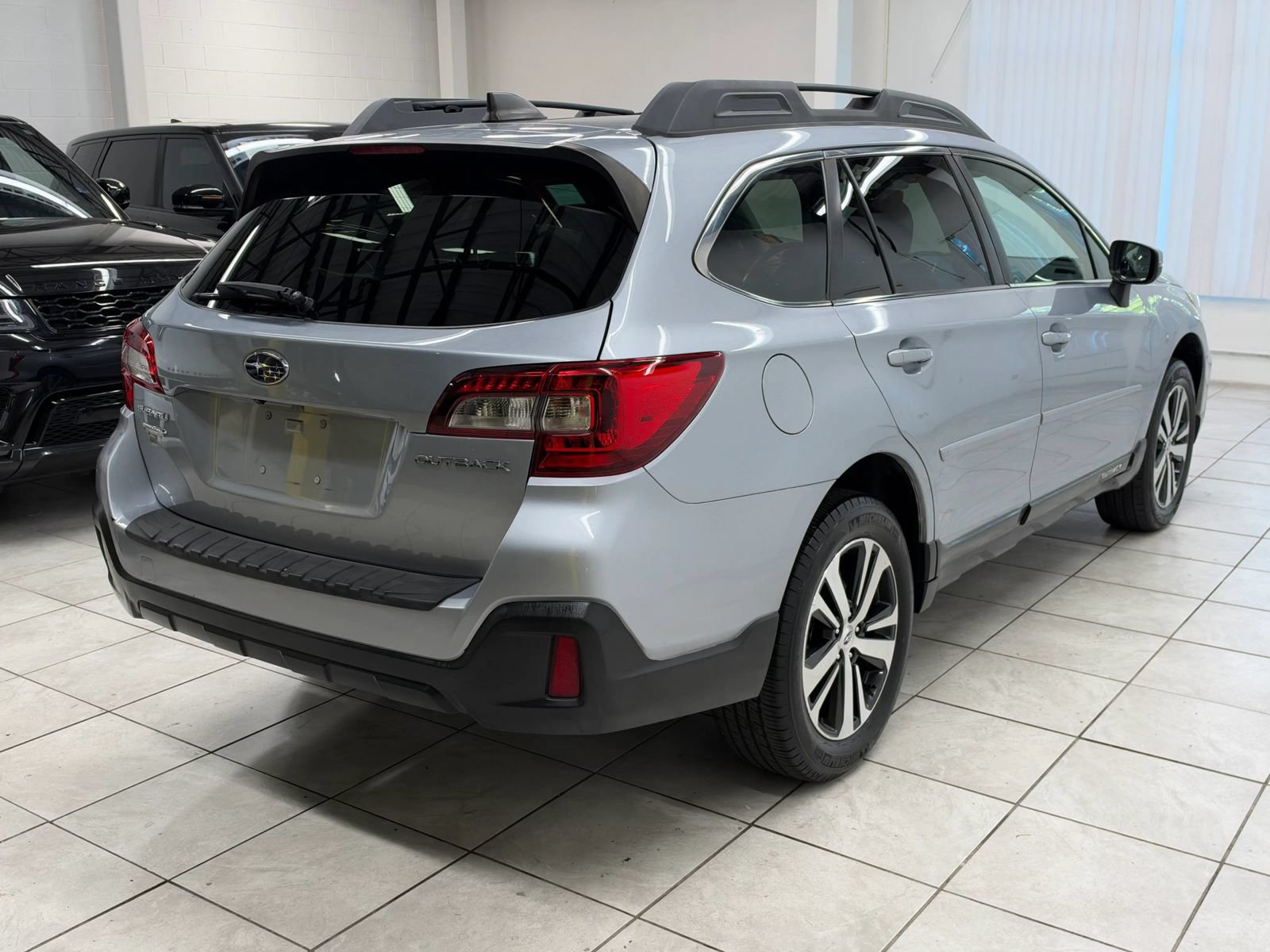 Used 2019 Subaru Outback 2.5i Limited AWD/4WD image 9
