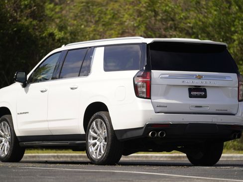 Used 2021 Chevrolet Suburban Premier w/ Premium Package image 3