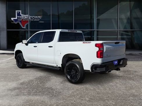 Used 2024 Chevrolet Silverado 1500 LT Trail Boss w/ Convenience Package II image 3