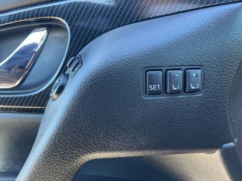 Used 2019 Nissan Rogue SL w/ Premium Package image 12